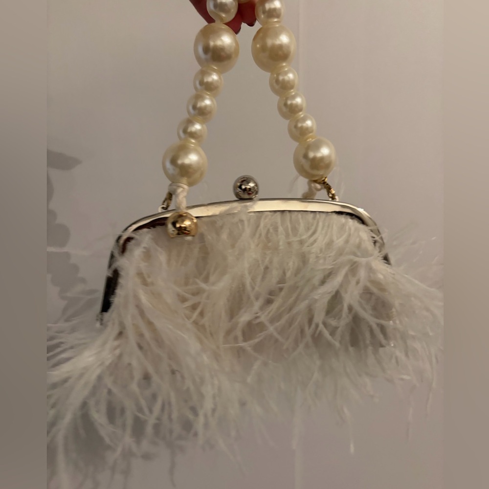 Elegant White Feather Clutch with Pearl Handle